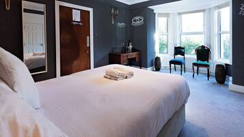 Quarto casal luxo, para não fumantes, vista para o pátio | Wi-Fi de cortesia