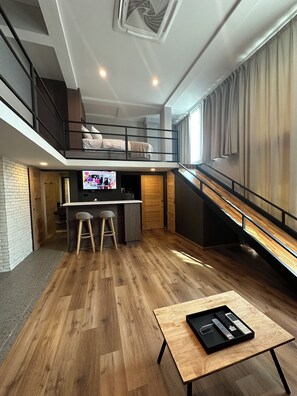 Classic Thai style Quadruple Room | Zimmersafe, Verdunkelungsvorhänge, Bügeleisen/Bügelbrett