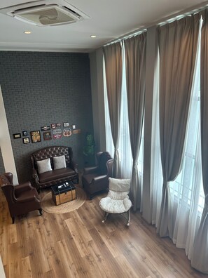 Caja de seguridad en la habitación y cortinas blackout 