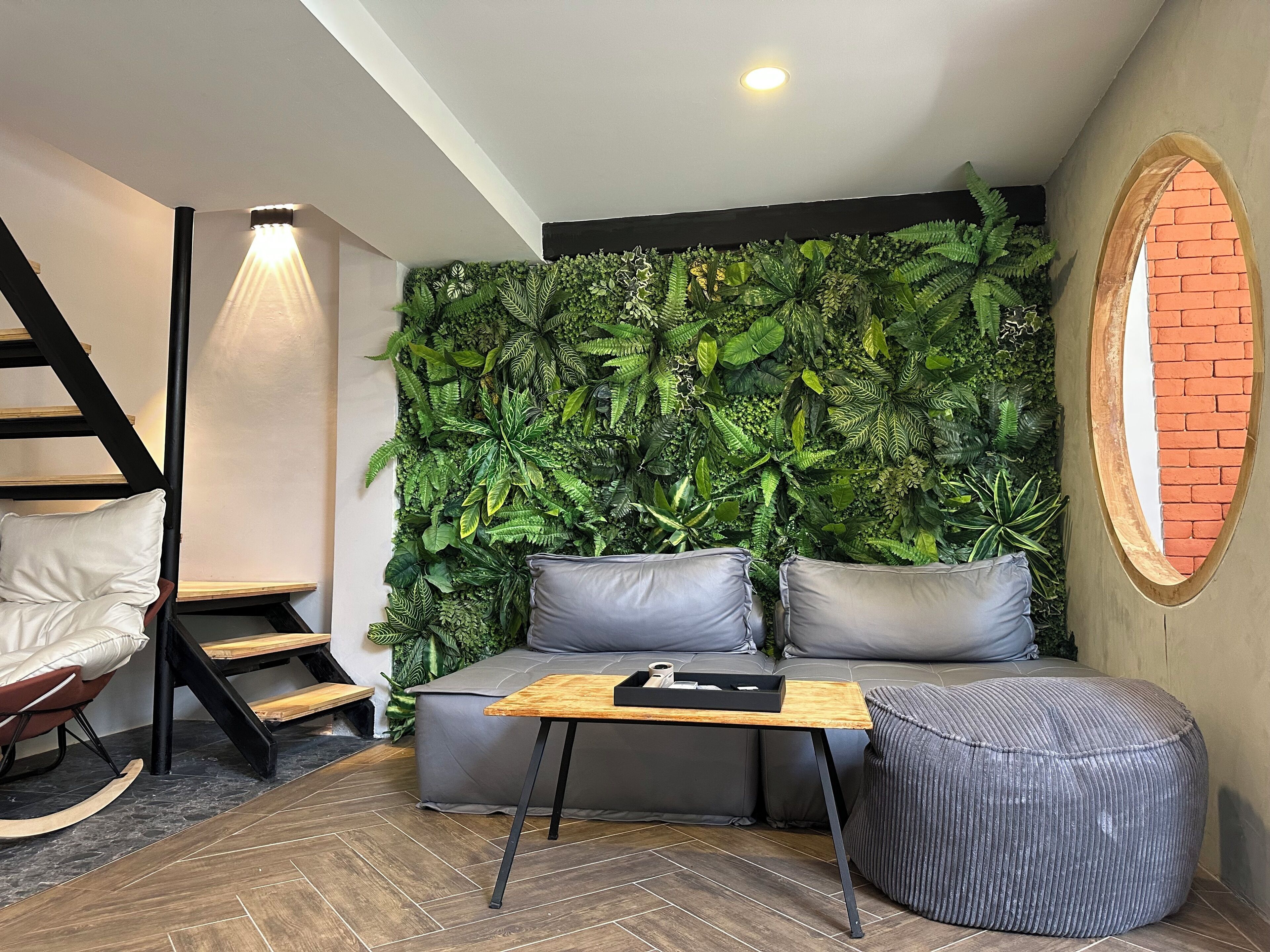 Jacuzzi Comfort Quadruple Room | Tallelokero huoneessa, pimennysverhot, silitysrauta/-lauta