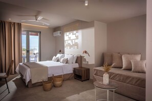 Deluxe Triple Room | Living area