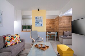 Superior-Apartment, Blick auf den Innenhof | Wohnbereich