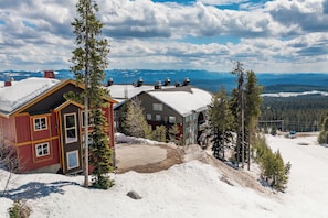 Exterior - Perfection South 1 Ski-In Ski-out Chalet w/Hot Tub (Big White)