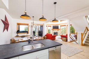 Interior - Perfection South 1 Ski-In Ski-out Chalet w/Hot Tub (Big White)