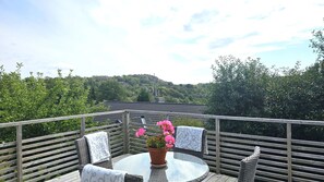 تناول الطعام بالخارج