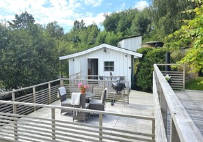 Outdoor dining - Cottage near sea, art & fishing villages on Tjörn | SE09143 (Klövedal)
