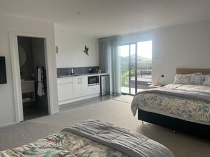 5 bedrooms, iron/ironing board, WiFi, bed sheets