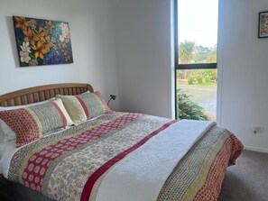 5 habitaciones, tabla de planchar con plancha, wifi y ropa de cama 