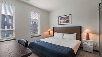 Appartement, 3 chambres | Bureau, espace de travail pour ordinateurs portables