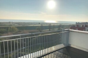 Property grounds - Great penthouse with 20 sqm roof terrace, North Sea view, two bathrooms & sauna! (Nordseeheilbad Schillig)
