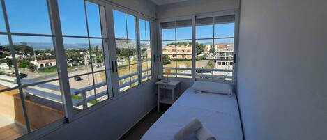 3 dormitorios, escritorio, tabla de planchar con plancha y wifi