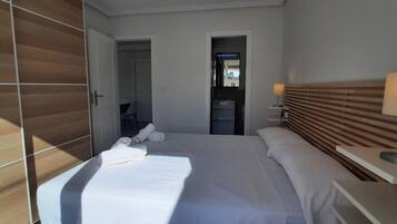 3 Schlafzimmer, Schreibtisch, Bügeleisen/Bügelbrett, WLAN