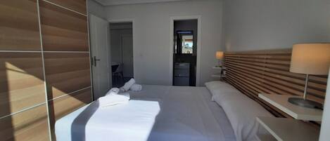 3 soveværelser, skrivebord, strygejern/strygebræt, Wi-Fi