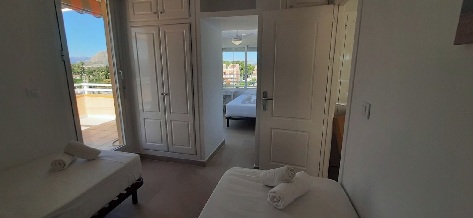 3 dormitorios, escritorio, tabla de planchar con plancha y wifi