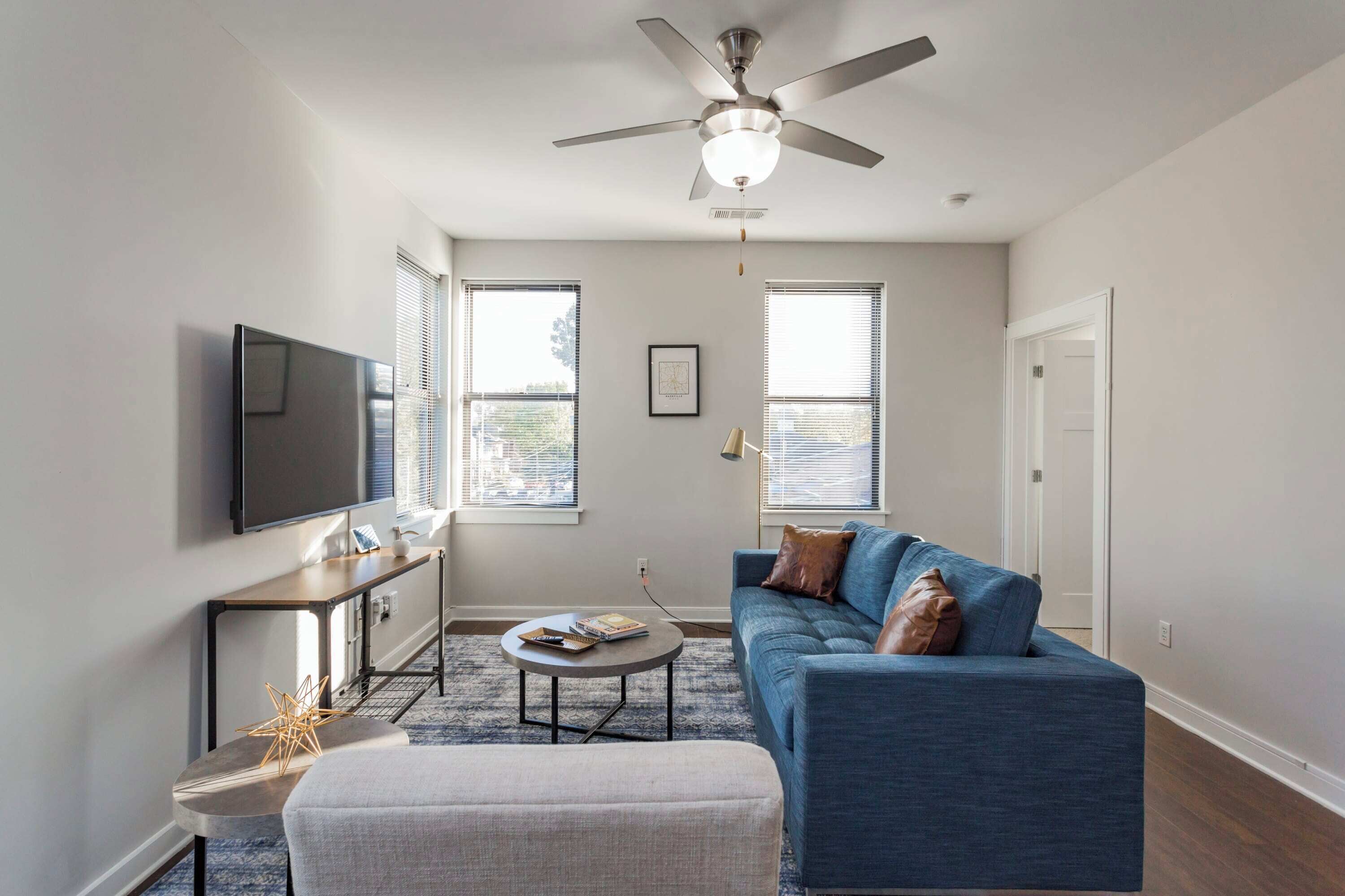 Televisión y oficina 