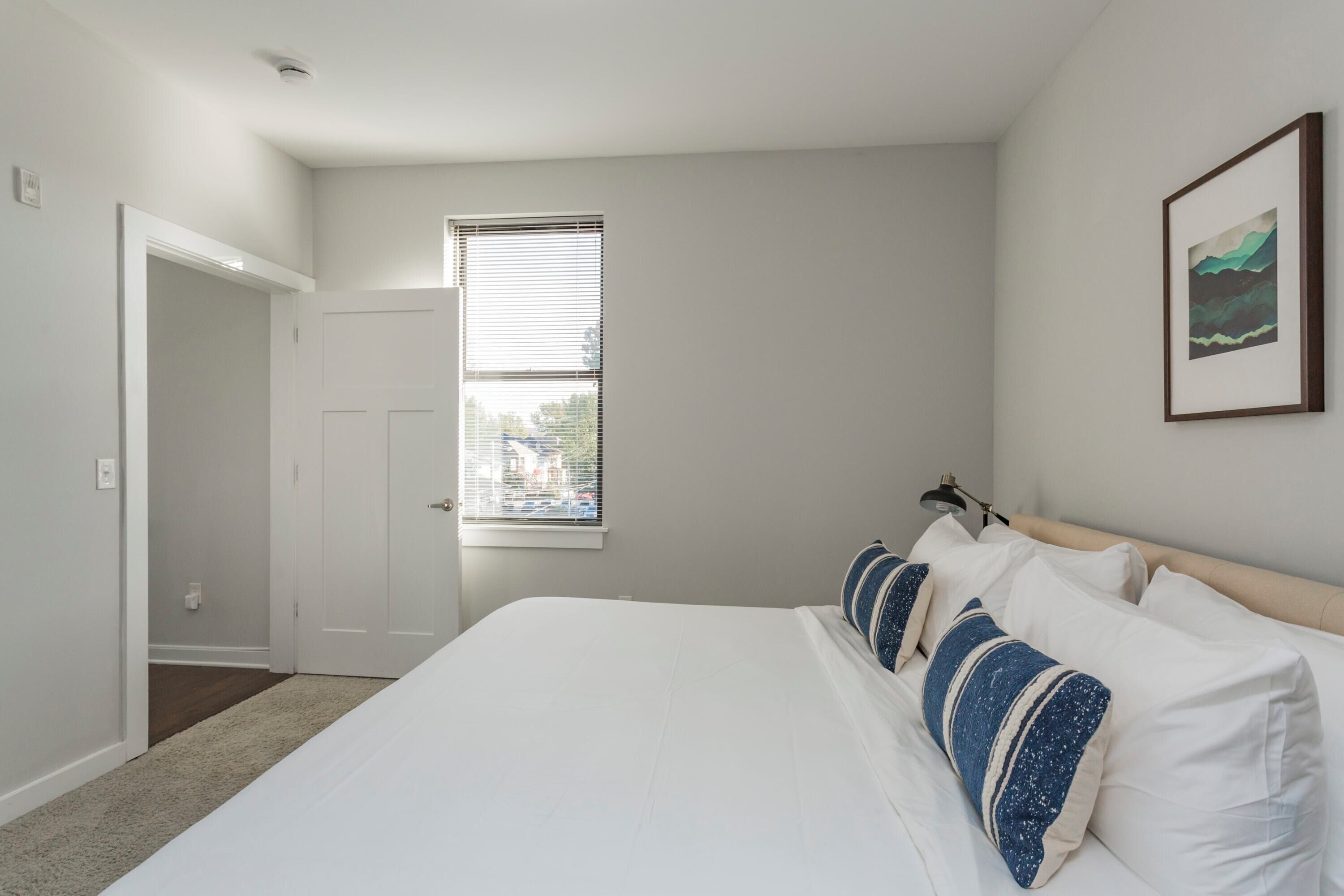 2 habitaciones, tabla de planchar con plancha, wifi y ropa de cama 