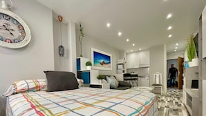 Unclassified image, 3 of 39, button - Apartment in Torremolinos 300 m From Beach (Torremolinos)