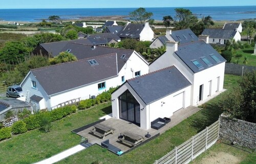 grande maison lumineuse, au calme, proche de l'embarcadère