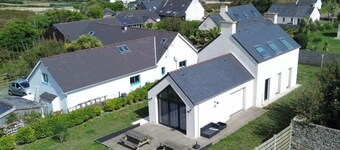 Large, bright house, quiet location, close to pier