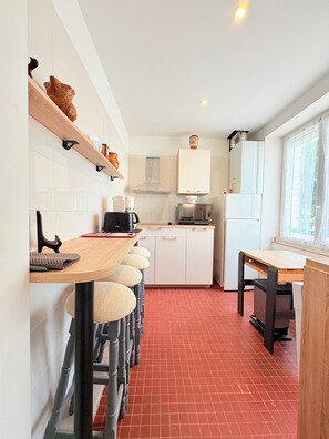 Fridge, microwave, oven, stovetop - Anglet - T3 duplex recently renovated - parking (Anglet)