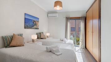 Iron/ironing board, WiFi, bed sheets