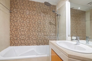Shower, towels