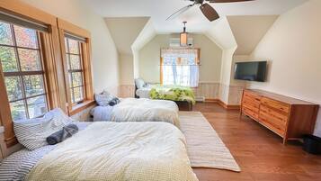 5 bedrooms, iron/ironing board, free WiFi, bed sheets