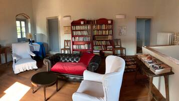 TV, lettore DVD, impianto stereo