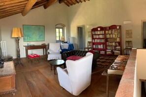 Tv, dvd-afspiller, stereoanlæg