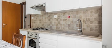 Apartment, 1 Bedroom, Balcony | Private kitchen | Fridge, oven, stovetop, electric kettle