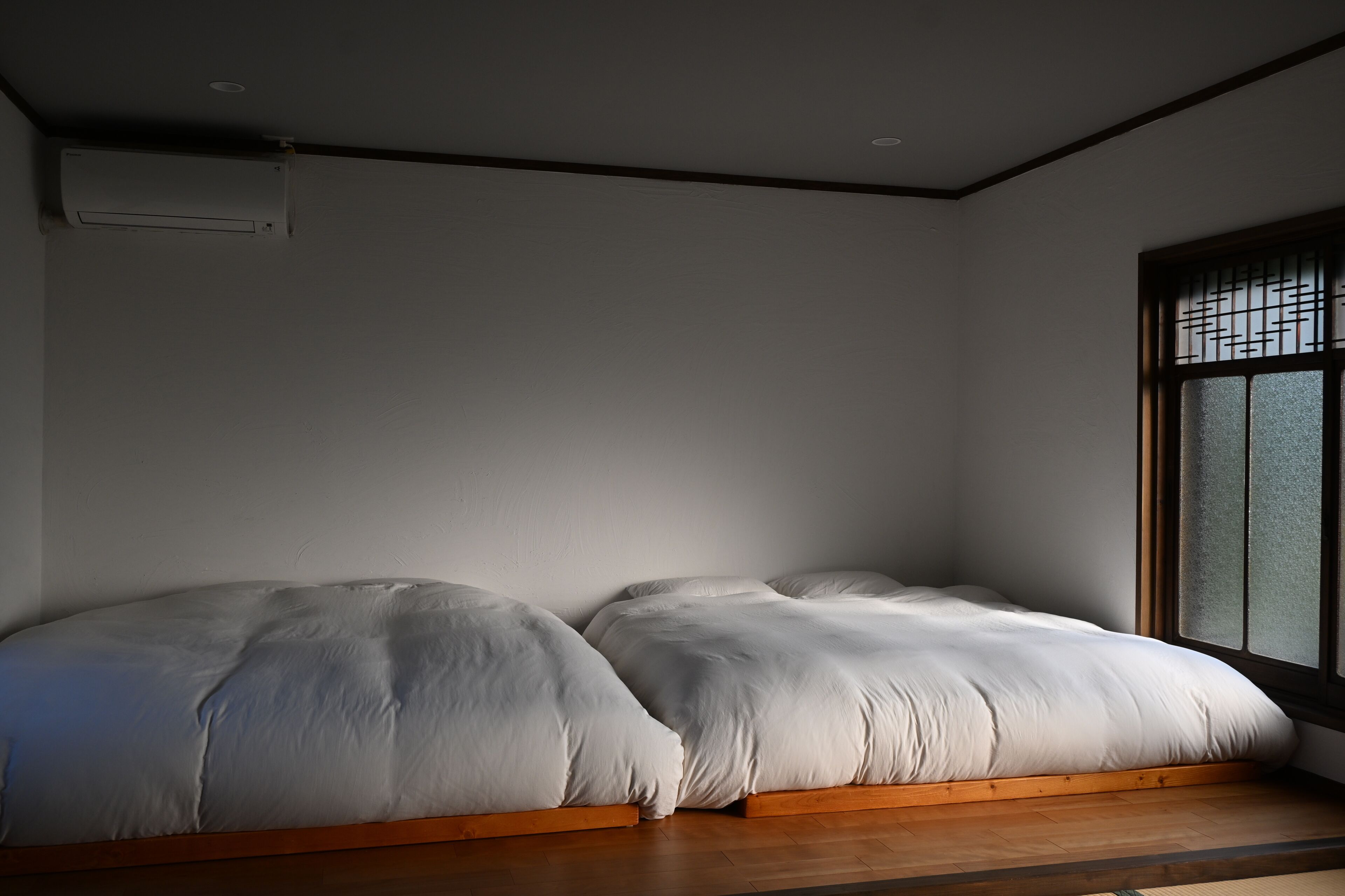 WiFi, bed sheets