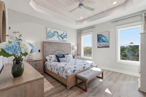 5 bedrooms, desk, iron/ironing board, travel crib