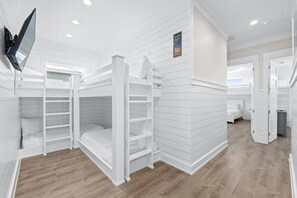 5 bedrooms, desk, iron/ironing board, travel cot