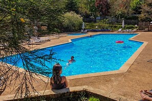 Pool - Cottage "Maisonnette – Gîte" with Shared Pool, Private Terrace and Garden (Nabirat)