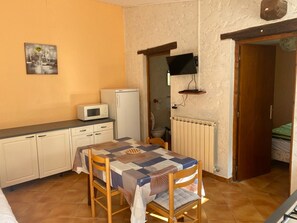 Interior - Cottage "Maisonnette – Gîte" with Shared Pool, Private Terrace and Garden (Nabirat)