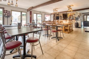 Dining - Cottage "Maisonnette – Gîte" with Shared Pool, Private Terrace and Garden (Nabirat)