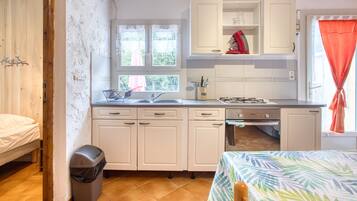 Fridge, microwave, oven, stovetop