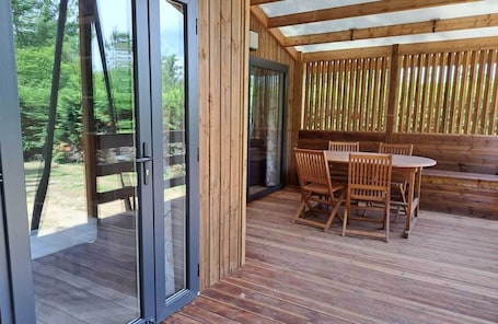 Outdoor dining. Chalet 'Camping Les Pialades - Mimosa' with Shared Pool, Private Terrace and Garden