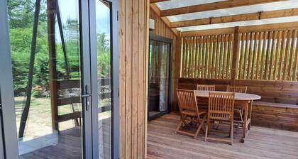 Chalet 'Camping Les Pialades - Mimosa' avec piscine partagée, terrasse privée et jardin privé
