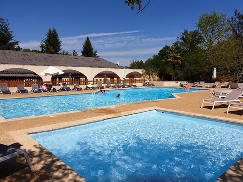 Chalet 'Camping Les Pialades - Eden' avec piscine partagée, terrasse privée et jardin privé