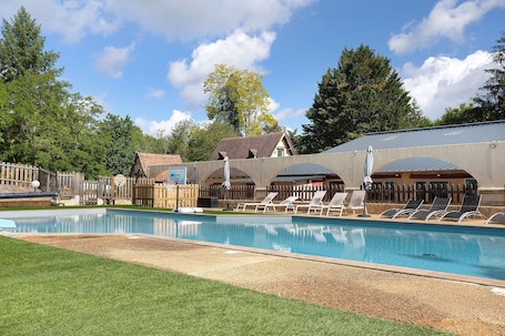 Pool. Chalet 'Camping Les Pialades - Eden' with Shared Pool, Private Terrace and Private Garden
