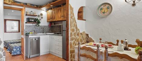 冷蔵庫、電子レンジ、オーブン、食器洗い機