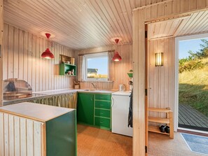 Fridge, cookware/dishes/utensils