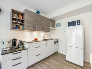 Fridge, microwave, dishwasher, cookware/dishes/utensils