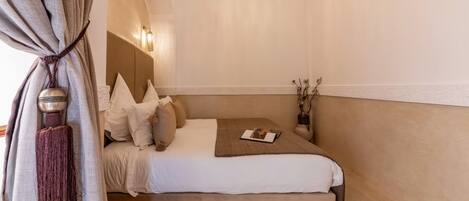 Cofres nos quartos, ferros/tábuas de passar roupa, Wi-Fi, roupa de cama