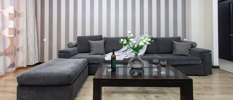 Comfort Apartment, 2 Bedrooms, Balcony, City View | Living area