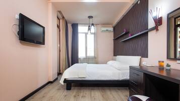 Iron/ironing board, WiFi (free)