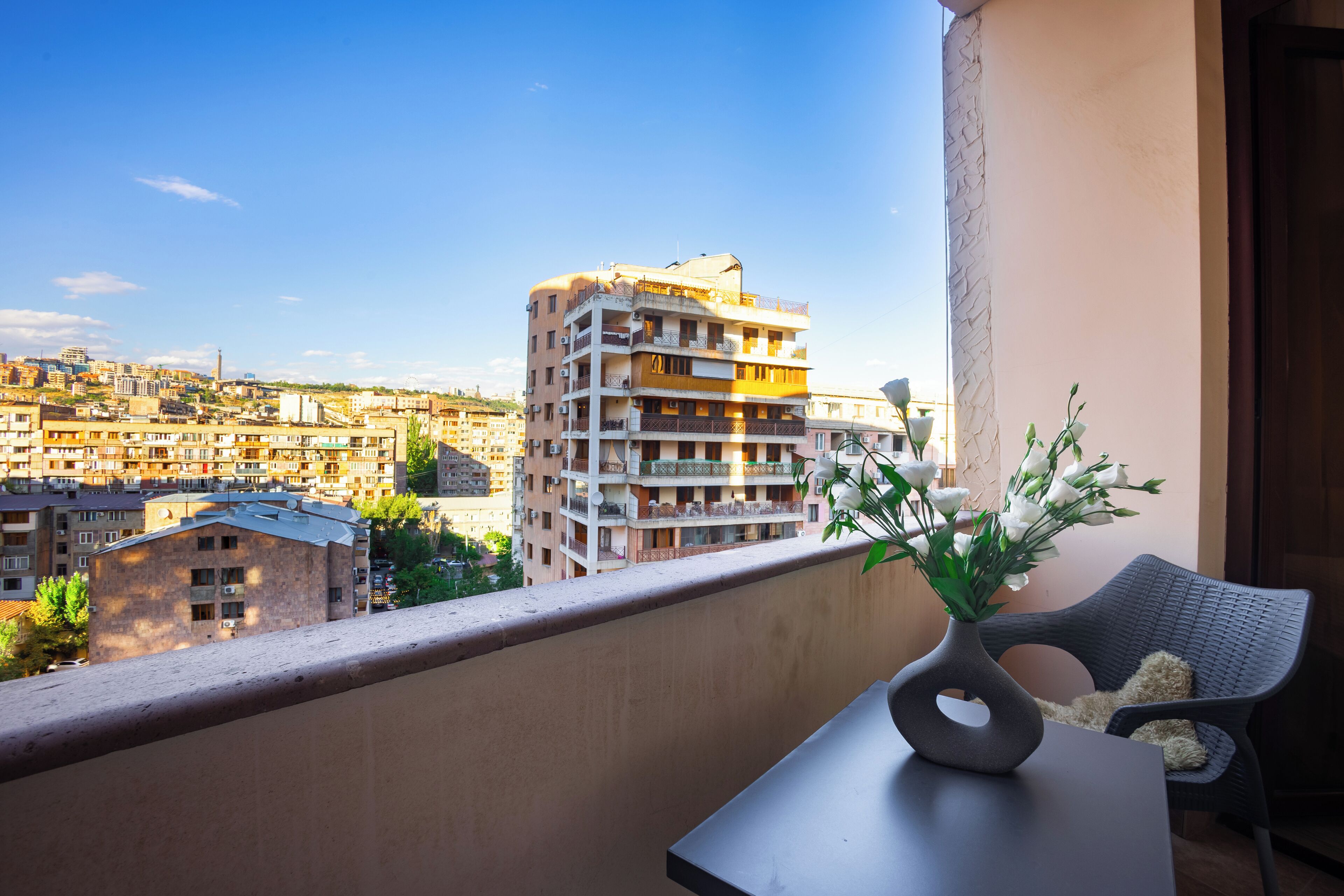 Apartemen Comfort, 2 kamar tidur, balkon, pemandangan kota | Pemandangan balkon