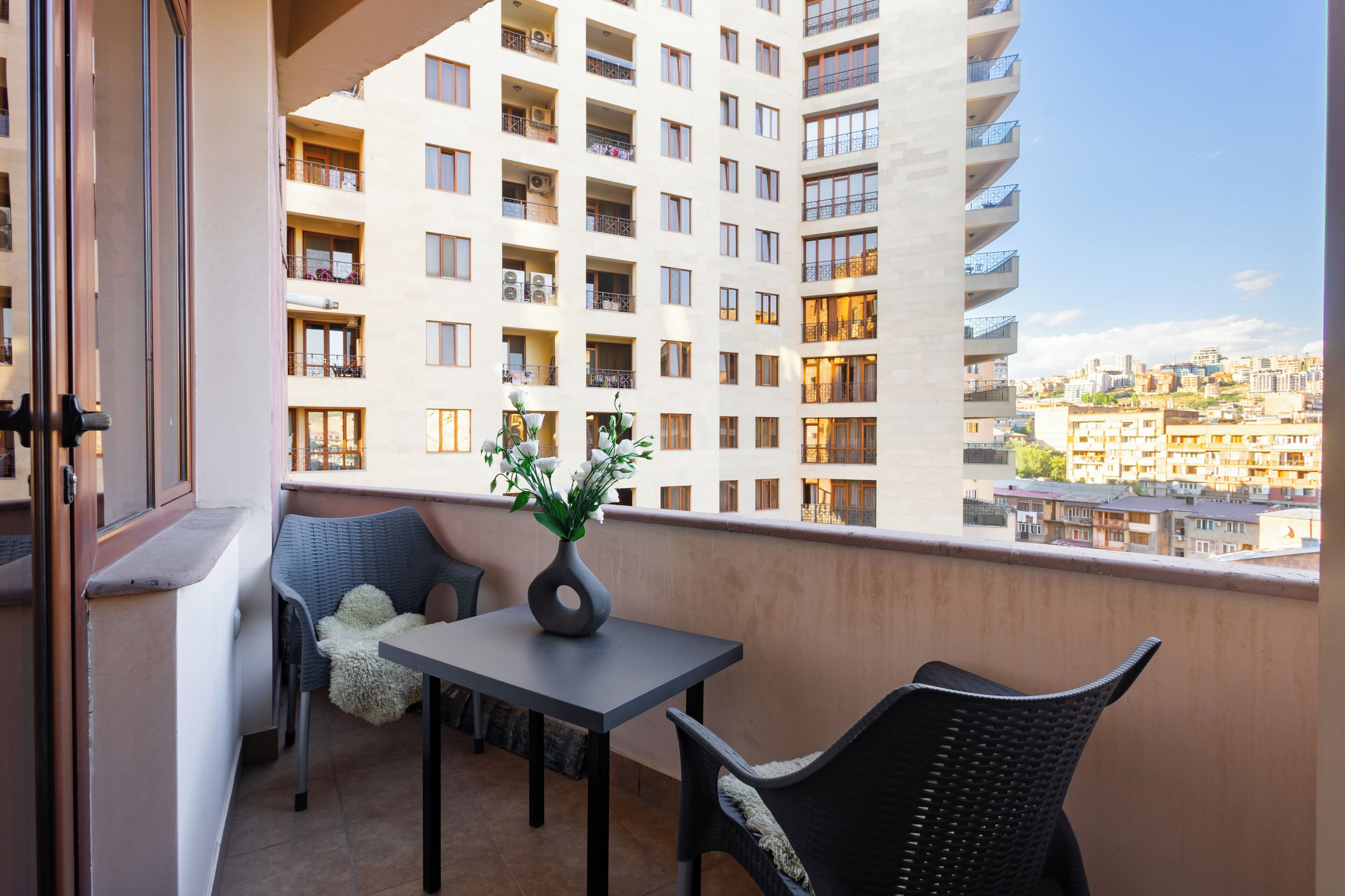 Apartemen Comfort, 2 kamar tidur, balkon, pemandangan kota | Balkon