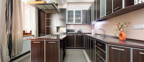 Comfort appartement, 2 slaapkamers, balkon, uitzicht op stad | Privékeuken